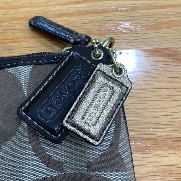 Coach brown logo wristlet - medium size - Picture 2 of 5